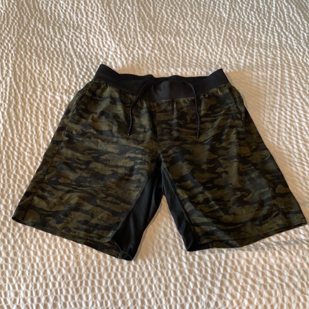 🥑 Excellent used Green camo lined 8in inseam